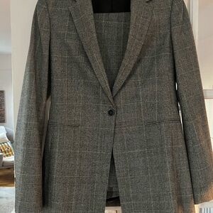 Classic Gray Checkered Women’s Suit Blazer & Pants.
